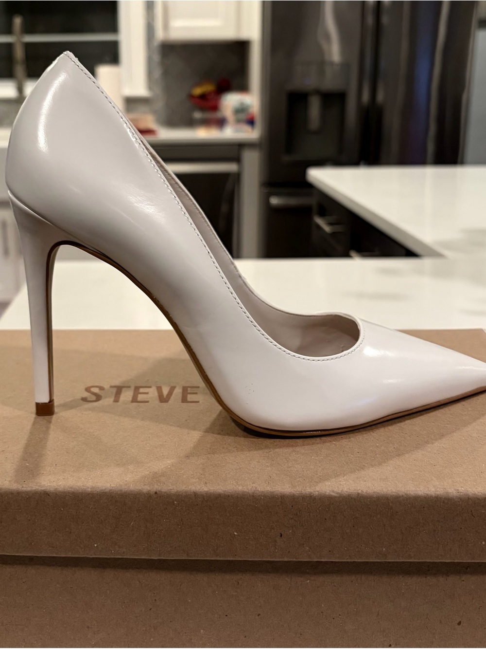 Steve Madden White Patent Pointed Toe Stiletto Pump